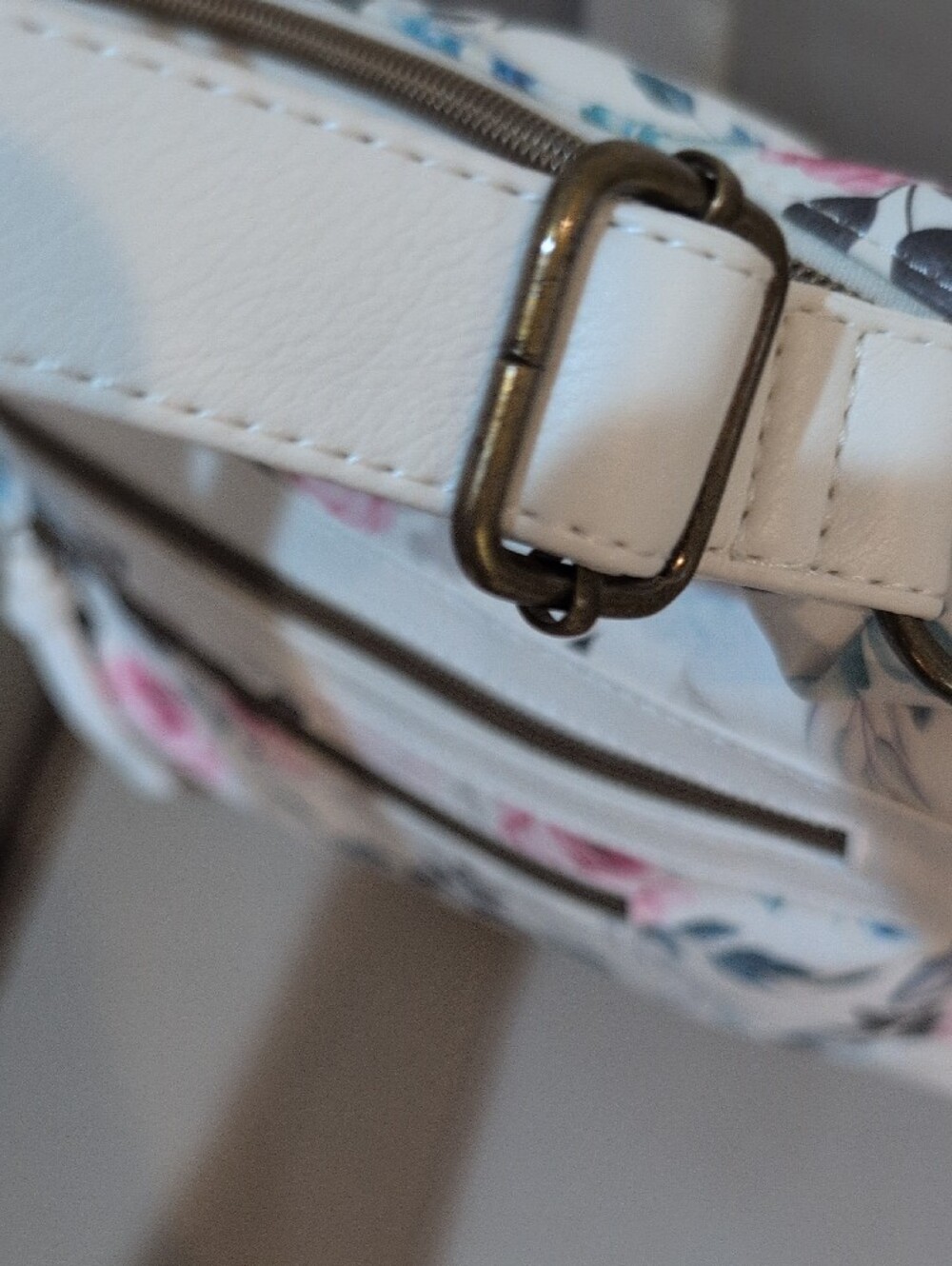Stone Mountain Crossbody White And Pink Floral Print Vegan - Picture 3 of 14